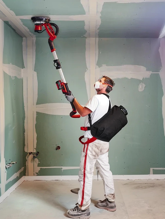 peintre en bâtiment, ponçage, plafond, girafe, chantier, préparation avant peinture